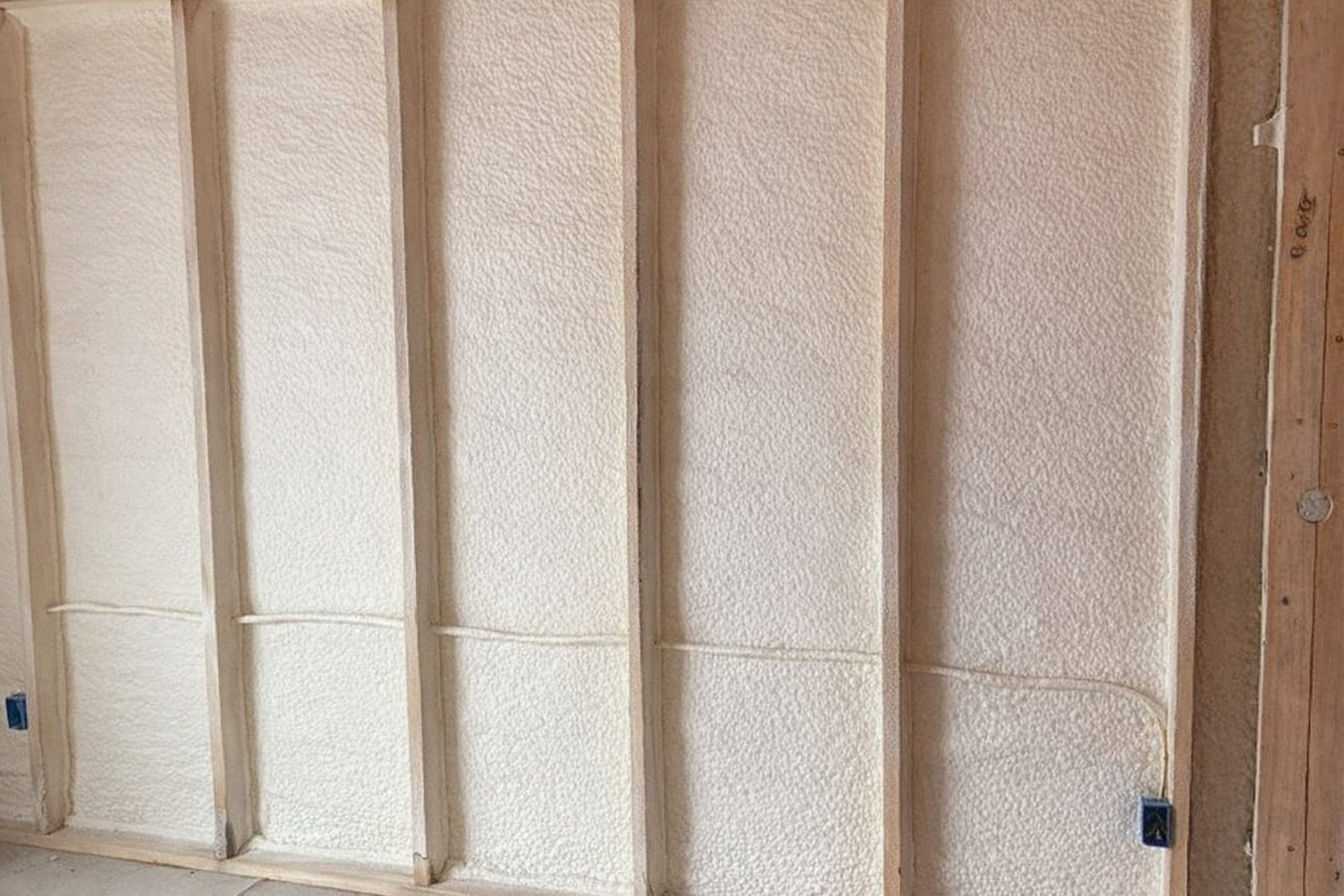 Closed-cell foam insulation
